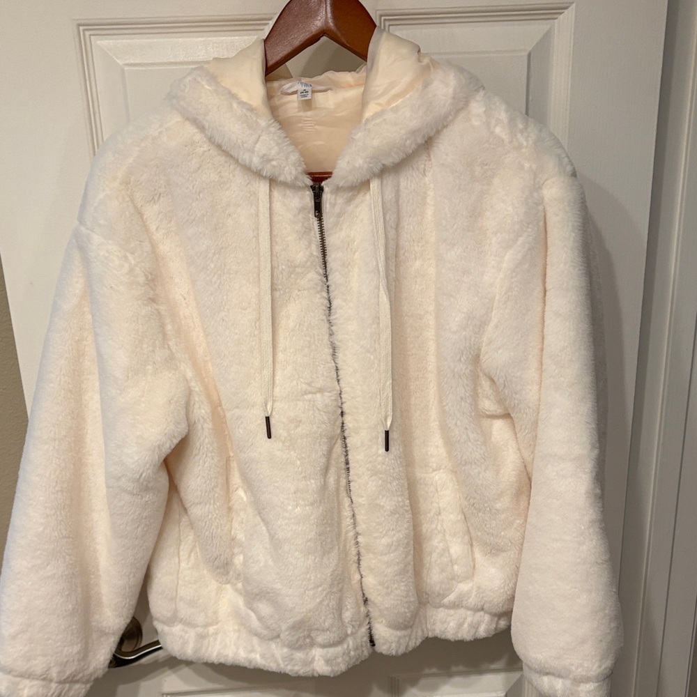 Time and Tru Women's Off-White Teddy Jacket
